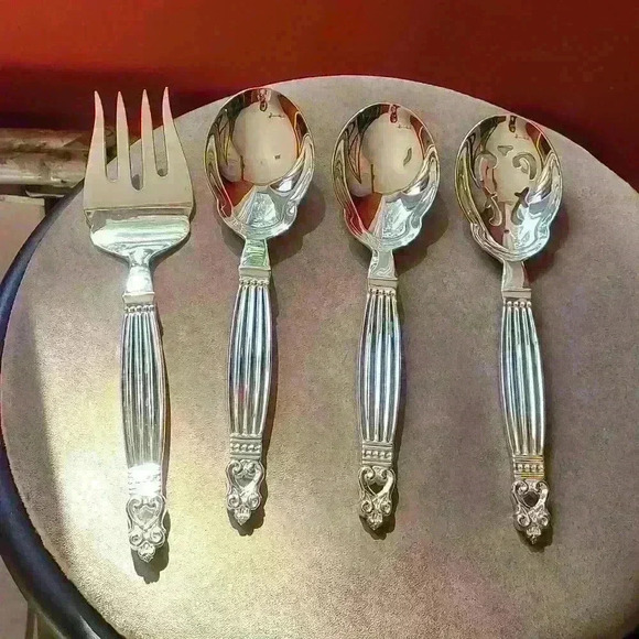 Wallace vintage service spoons and fork lot of 4 (huge size ) - Picture 1 of 9